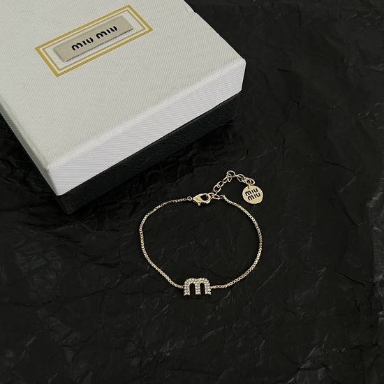 Miu Miu Dainty Versatile Simple Bracelet