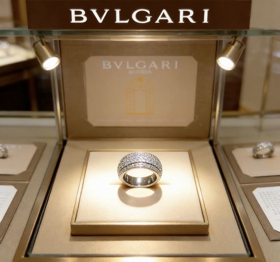 Bvlgari Elegant Diamond Inlaid Classic Ring