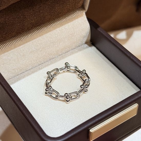 Tiffany & Co. Stylish Link Chain Statement Ring