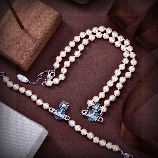 Vivienne Westhood Elegant Pearl Necklace and Bracelet Set