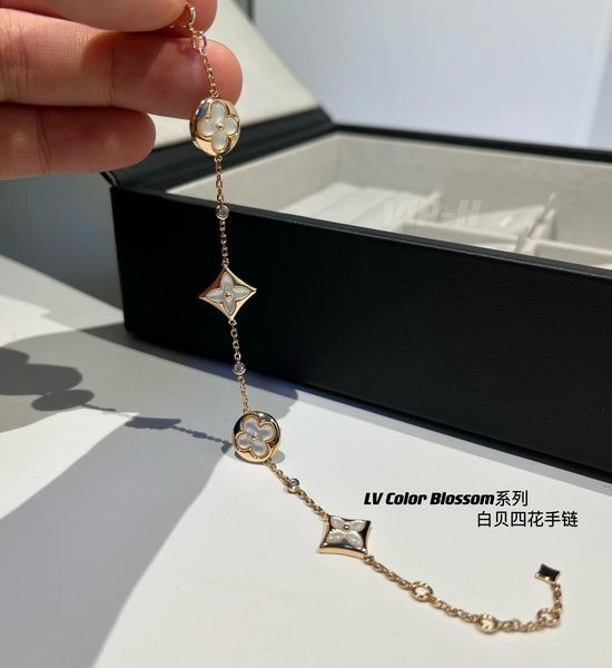 Louis Vuitton LV White Shell Four Flower Bracelet