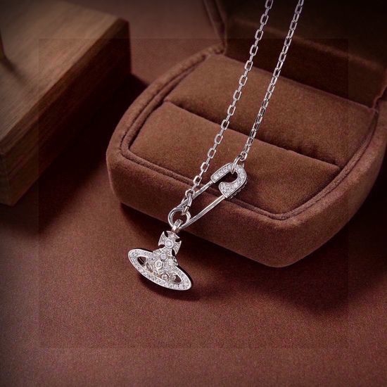 Vivienne Westhood Vivienne Westwood Pearl Pendant Necklace