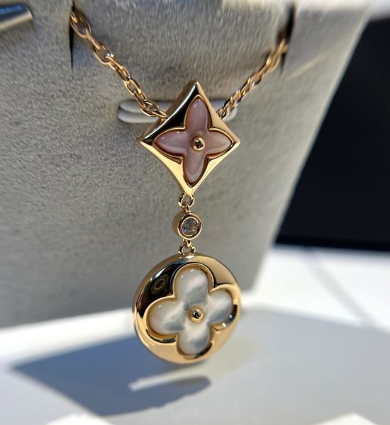 Louis Vuitton LV Pink White Shell Diamond Necklace