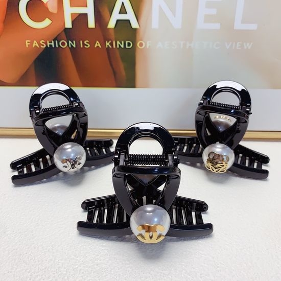 Chanel Pearl Titanium Steel Hair Claw