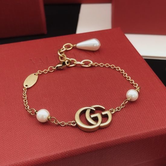 Gucci Pearl Pendant Smooth Chain Bracelet