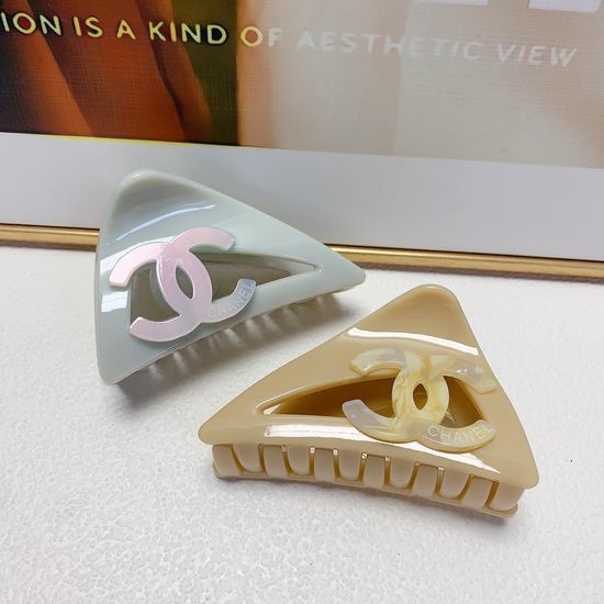 Chanel Triangle Acetate Claw Clip Versatile Hair Accessory