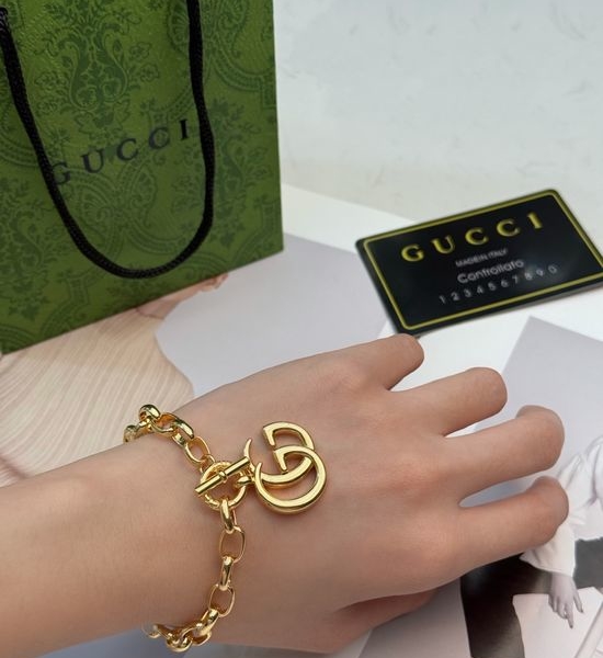 Gucci Classic Logo Thick Chain Bracelet