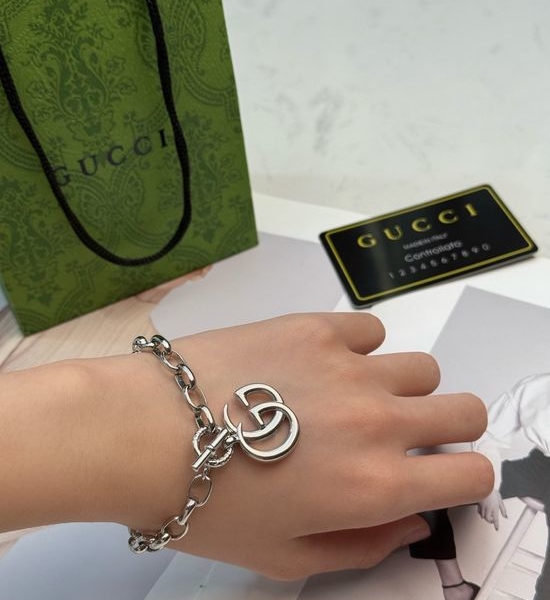 Gucci Classic Logo Thick Chain Bracelet