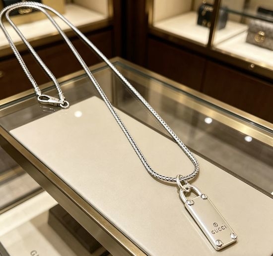 Gucci Tarnish Resistant Vintage Necklace Accessory