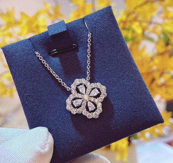 Harry Winston Full Diamond Clover Pendant Necklace