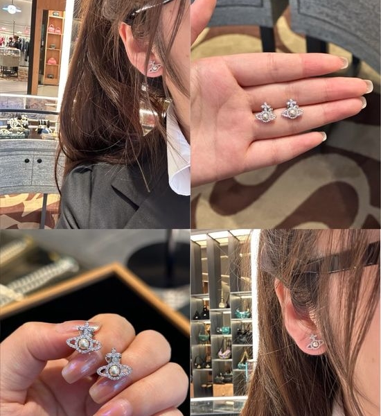 Vivienne Westhood Delicate Saturn Design Earrings