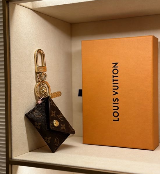 Louis Vuitton LV LV Vintage Style Keychain Hot Sale