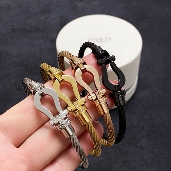 Fred Horseshoe Inlaid Fashion Versatile Bangle