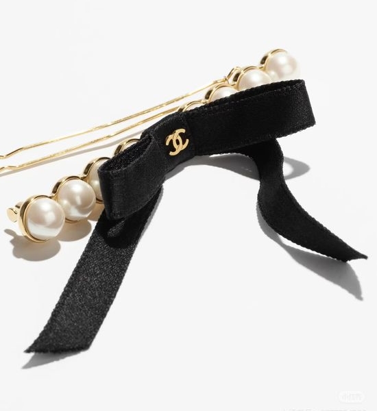 Chanel Pearl Bow Hair Clip