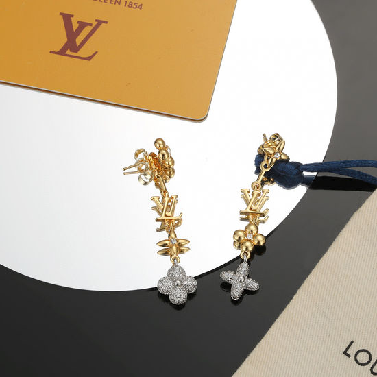 Louis Vuitton LV Twig Chain Adjustable Stud Earrings Timeless Style