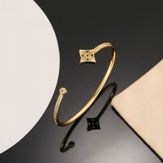 Louis Vuitton LV Clover Detail Minimalist Bangle