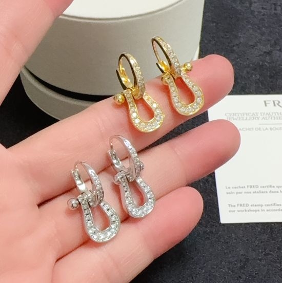 Fred Horseshoe Buckle Rhinestone Fine Stud Earrings