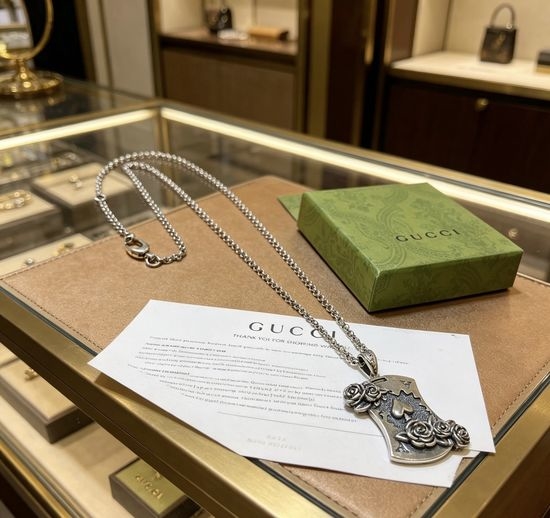 Gucci Elegant Vintage Fashion Pendant Necklace