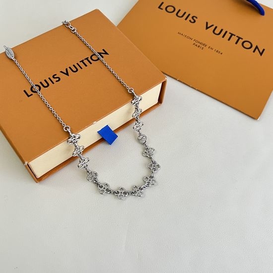 Louis Vuitton LV Stylish Retro Design Pendant Necklace