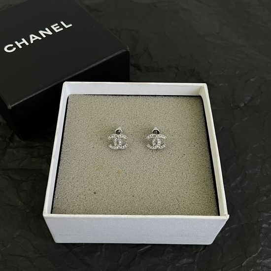 Chanel Vintage Exquisite Temperament Stud Earrings