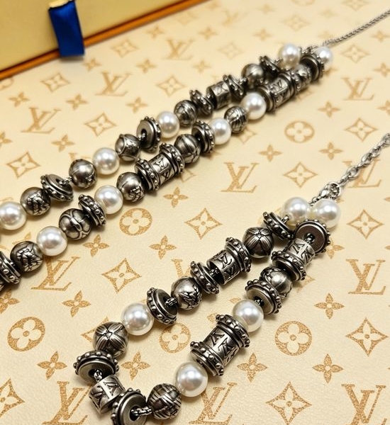 Louis Vuitton LV Vintage Beaded Pearl Adjustable Bracelet