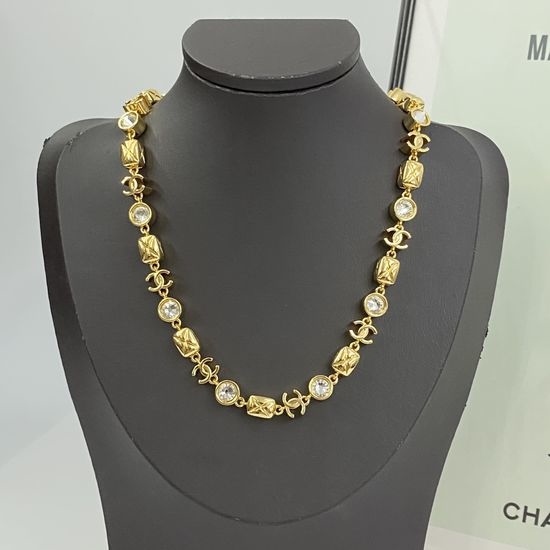 Chanel Vintage Crystal Rhombus Pattern Retro Necklace