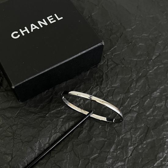 Chanel Vintage Exquisite Bangle Elegant Temperament Jewelry