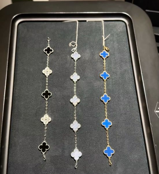 Van Cleef & Arpels VCA Blue Agate Five Flower Bracelet