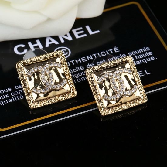 Chanel Exquisite Brass Material Stud Earrings