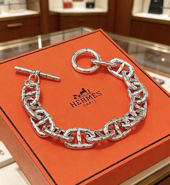 Hermes Premium Craftsmanship Bracelet Vintage Texture Finish