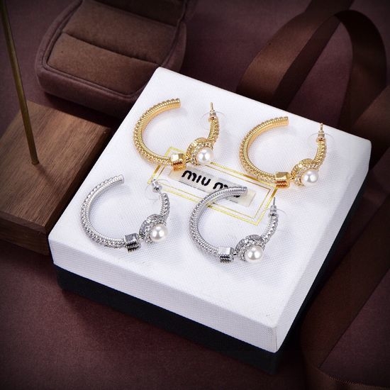 Miu Miu Letter Metal Earrings Classic Textured Accessory