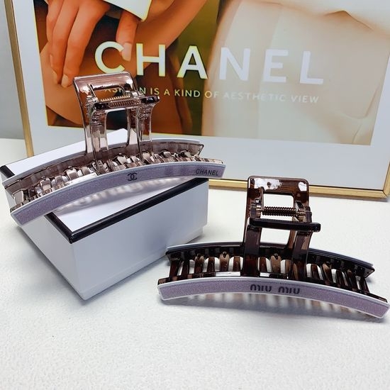 Chanel Minimalist Acrylic Hair Claw Clip