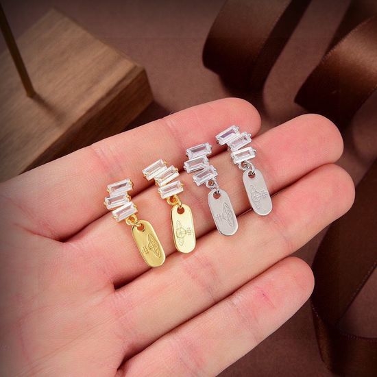 Vivienne Westhood Saturn Design Stud Earrings Elegant Face-flattering Jewelry