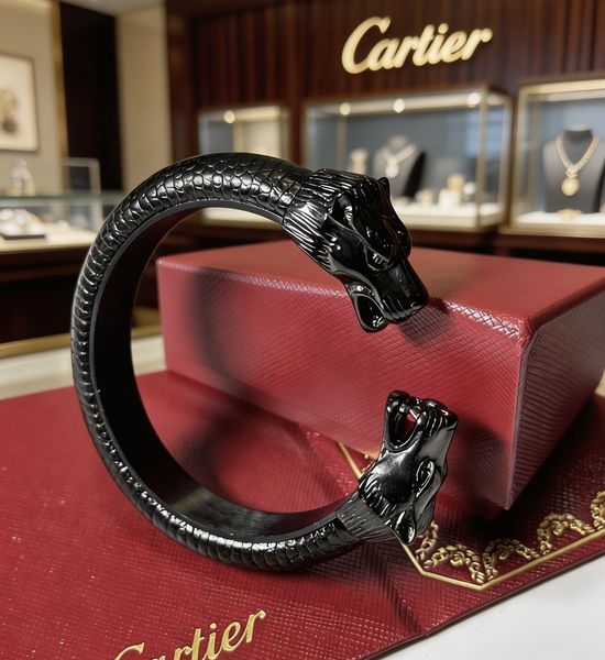 Cartier Elegant V-gold Classic Bracelet