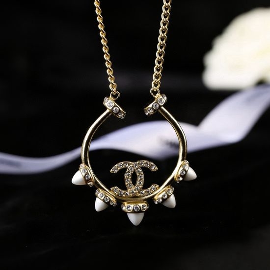 Chanel Vintage Metal Necklace Simple Style