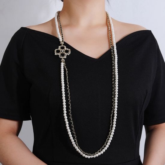 Chanel Elegant Pearl Necklace Premium Brass Material Temperament Accessory