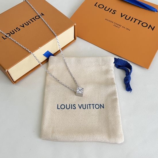 Louis Vuitton LV Unique Retro Pendant Necklace Fashion