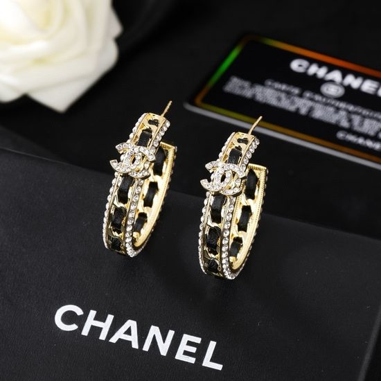 Chanel Elegant Pearl Decorative Earrings