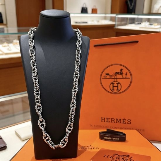 Hermes Pig Nose Shape Pendant Necklace Stylish Design