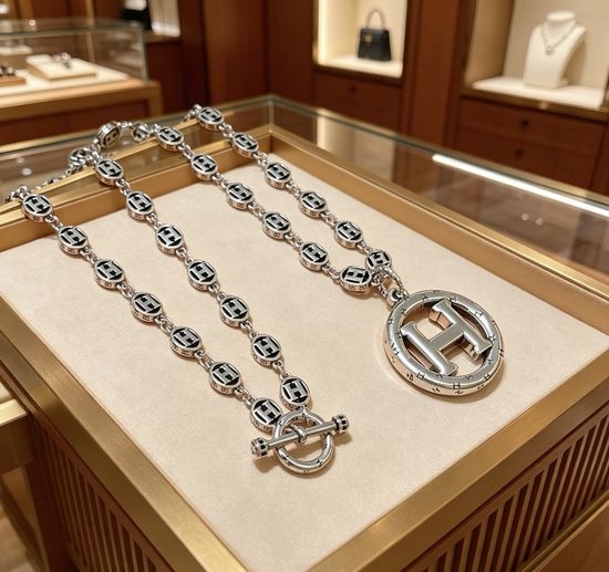 Hermes Classic Disc Pendant Necklace Premium Quality