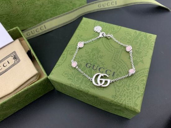 Gucci Pink Crystal Beaded Bracelet Elegant Ornament