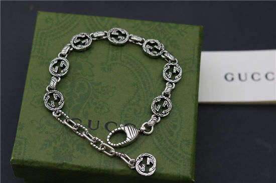 Gucci Engraved Vine Pattern Bracelet