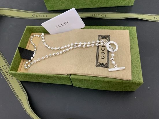 Gucci Carved Bead Necklace Classic Style Jewelry